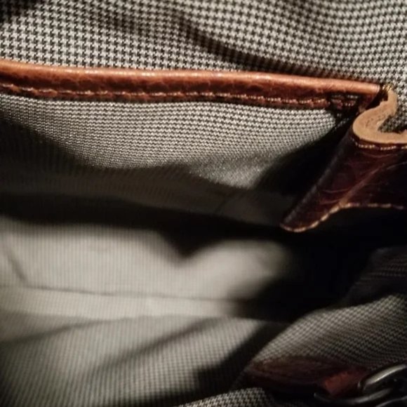 2 pc. Spikes & Sparrow Crossbody Handbag Purse Shoulder Bag w/ Coin Wall… - Picture 4 of 10